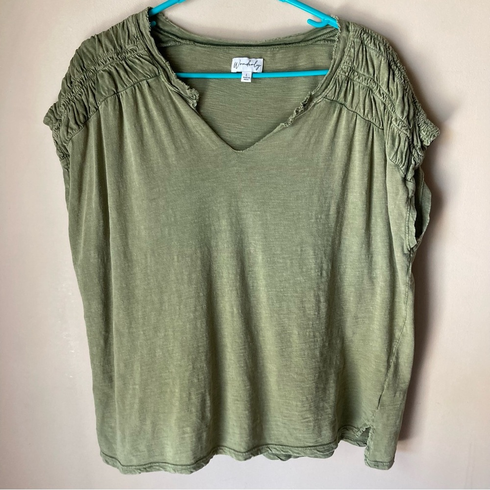 Wonderly OliveTop w/Ruched Sleeves